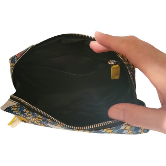 Mid Size Cosmetic pouch - Picture 2 of 4